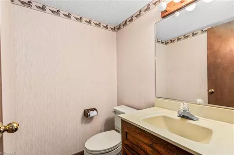 Bath - 4200 Clinard Rd, Clemmons, NC 27012 photo 6 of 6
