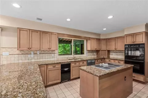 Kitchen - 4200 Clinard Rd, Clemmons, NC 27012 photo 3 of 4