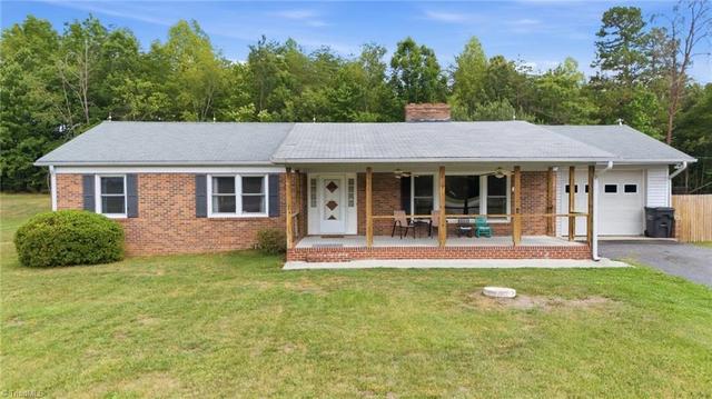 6135 Stanleyville Dr, Rural Hall, NC 27045