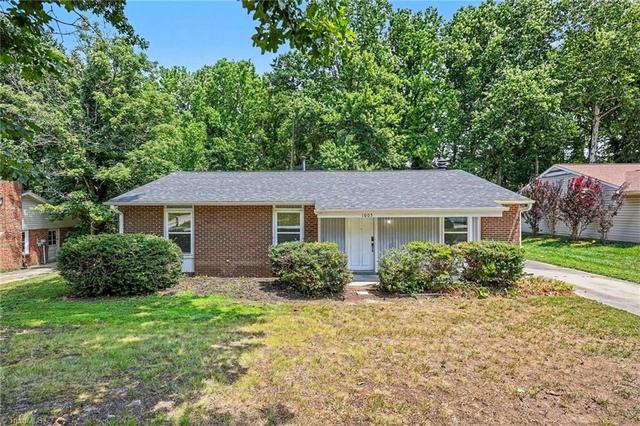 1605 Stoneybrook Dr, High Point, NC 27265
