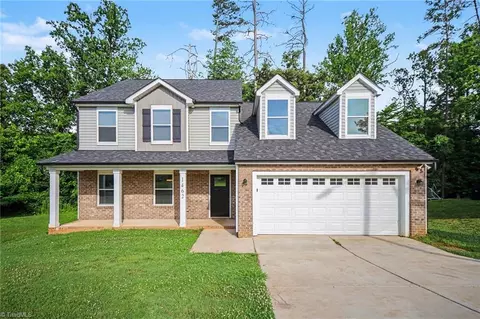 1462 Mayfair Dr, Conover, NC 28613 photo 1