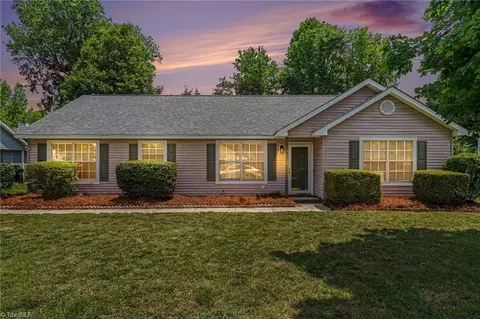 7518 Prindle Lake Dr, Charlotte, NC 28277