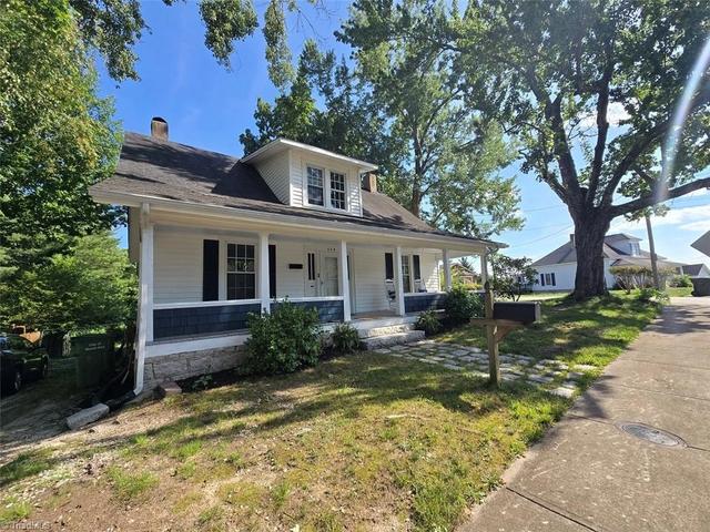 309 Taylor St, Mount Airy, NC 27030
