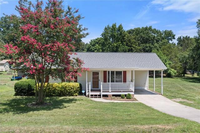 1525 Canstaff Dr, Kernersville, NC 27284
