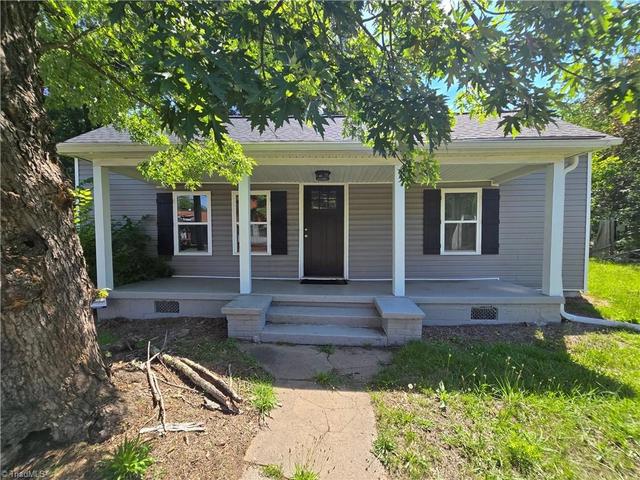 106 Fieldcrest Rd S, Eden, NC 27288