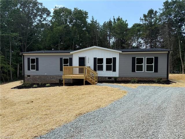 224 Briar Creek Ct, Thomasville, NC 27360