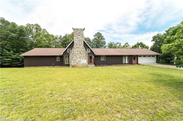 1068 Nathan Ln, Pinnacle, NC 27043