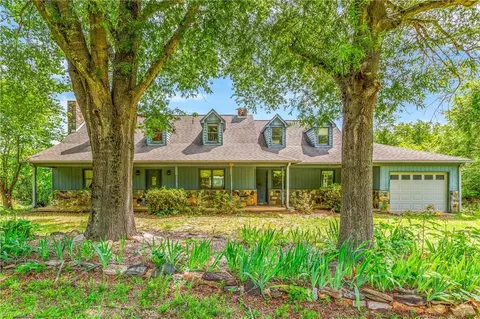 5041 Friendship Circle Rd, East Bend, NC 27018