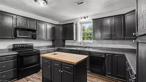Kitchen - 5172 Payne St, Trinity, NC 27370 photo 4 of 4