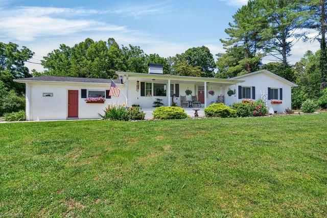 110 Dunwoody Ln, Mount Airy, NC 27030