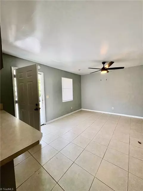 1502 Oakshire Ct, Winston Salem, NC 27107