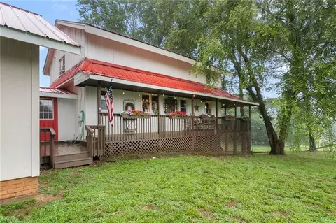 3993 Level Plains Rd, Sophia, NC 27350