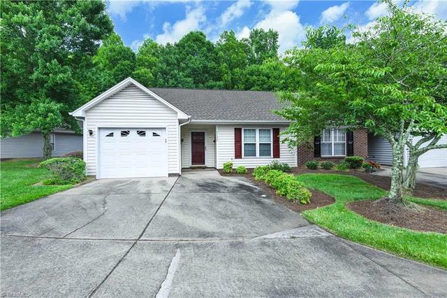 3122 Woodpoint St, Jamestown, NC 27282