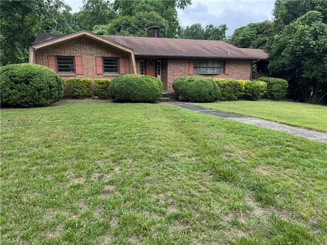 1206 Bridgepoint Rd, Greensboro, NC 27405