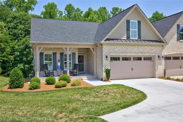 1201 Plantation Village Dr, Clemmons, NC 27012