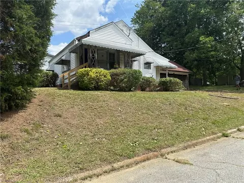 1113 Benjamin Benson St, Greensboro, NC 27406