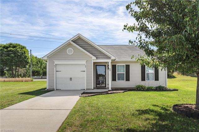 216 Florida Dr, Thomasville, NC 27360