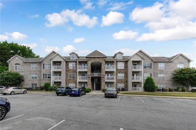 7104 Friendly Ave W #306, Greensboro, NC 27410