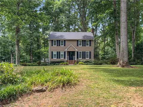 5208 Bridge Pointe Dr, Clemmons, NC 27012