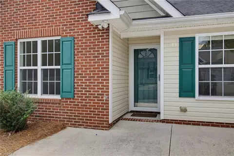 7844 Woodpark Dr, High Point, NC 27265