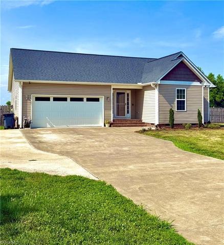 106 Tranquility Ln, Harmony, NC 28634