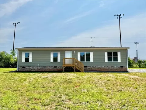 146 Con Lee Dr, Olin, NC 28660 photo 2
