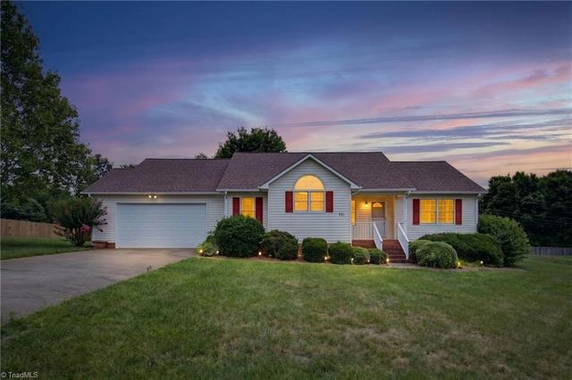 521 Lowergate Ln, Kernersville, NC 27284