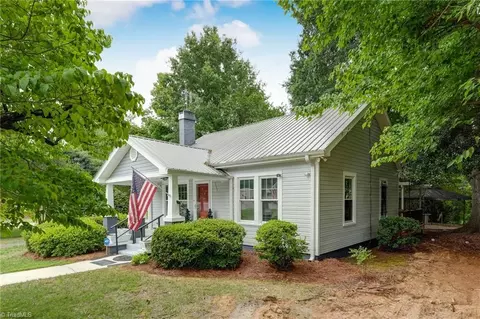 1713 Vance St, Reidsville, NC 27320