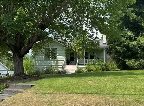 816 Haymore St W, Mount Airy, NC 27030