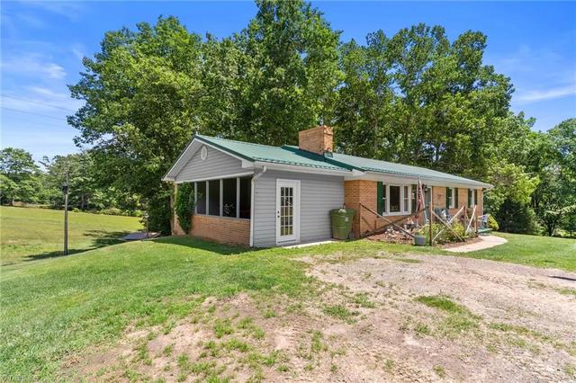 78 Stardust Ln, Glade Valley, NC 28627