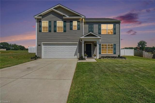 1218 Hickory Point Dr, Lexington, NC 27292