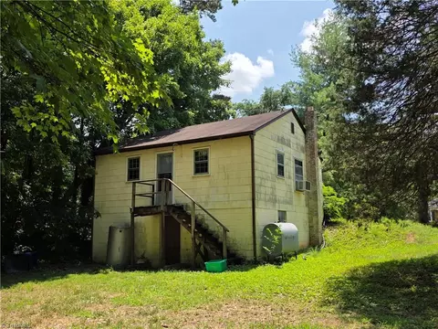 3713 Country Club Rd, Winston Salem, NC 27104