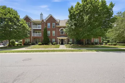 130 Shallowford Reserve Dr #301, Lewisville, NC 27023