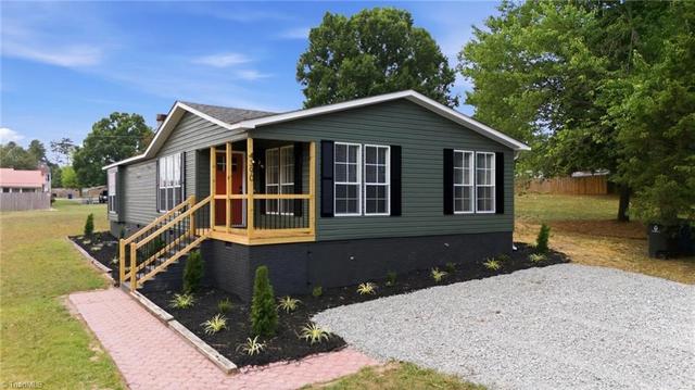 4390 Glenford Dr, Winston Salem, NC 27107
