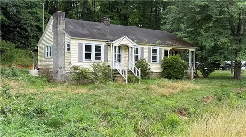 254 Toms Creek Church Rd, Pilot Mountain, NC 27041