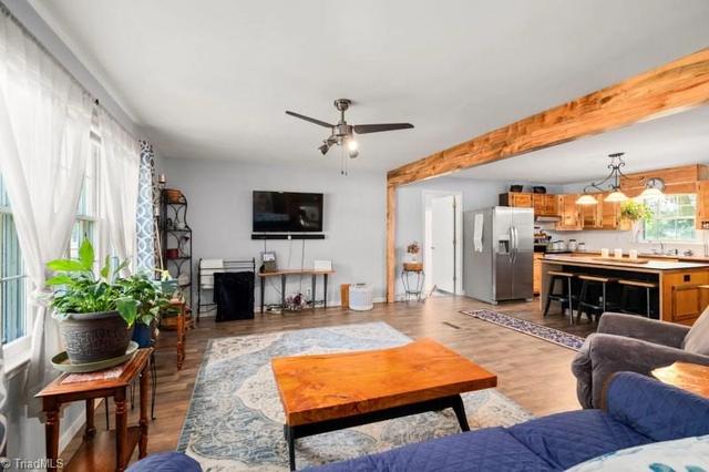 160 Pinelawn Dr, Kernersville, NC 27284