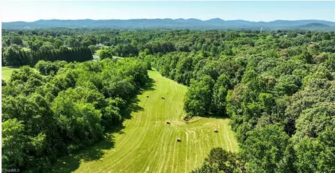 826 Suncrest Orchard Rd, North Wilkesboro, NC 28659