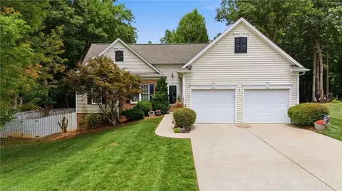 208 Cotswold Ln, King, NC 27021