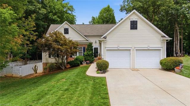 208 Cotswold Ln, King, NC 27021