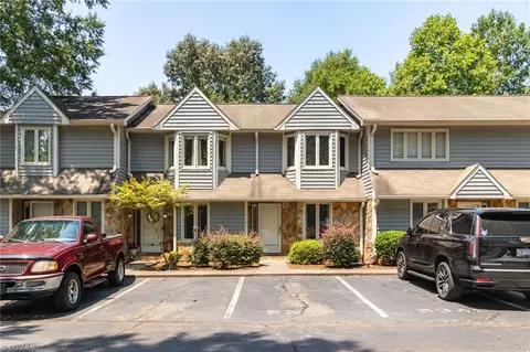 5347 Summit Heights Dr, Winston Salem, NC 27104