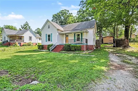 127 Erwin St, Cooleemee, NC 27014 photo 4