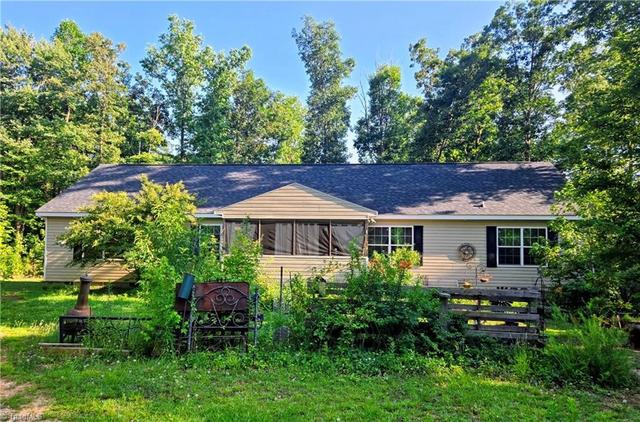 2311 W Chrisco Rd, Seagrove, NC 27341