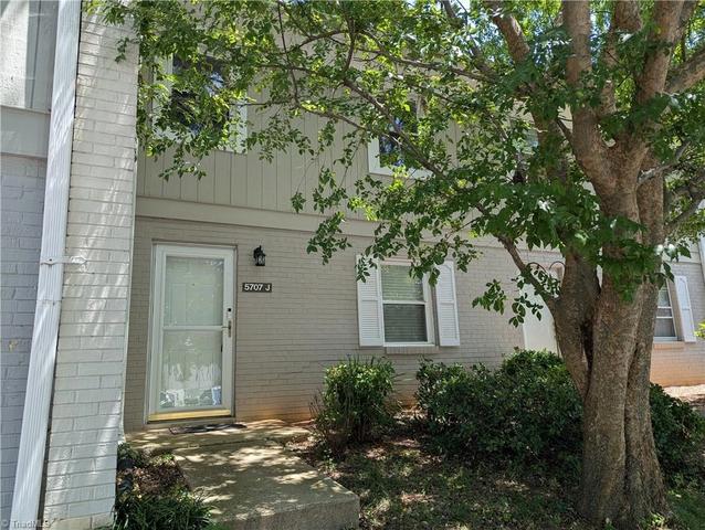5707 Bramblegate Rd #J, Greensboro, NC 27409