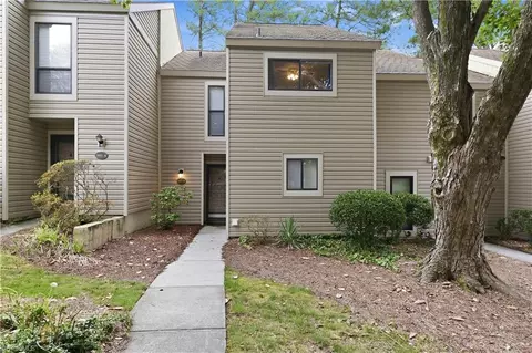 301 Village Ln #B, Greensboro, NC 27409