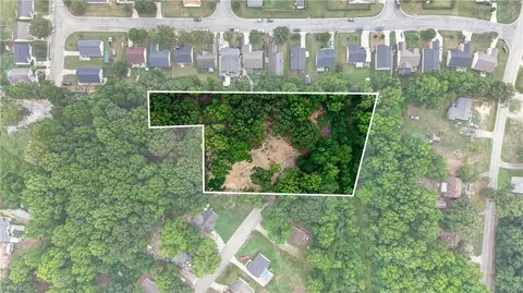 3808 Twin Oak Dr, Greensboro, NC 27407