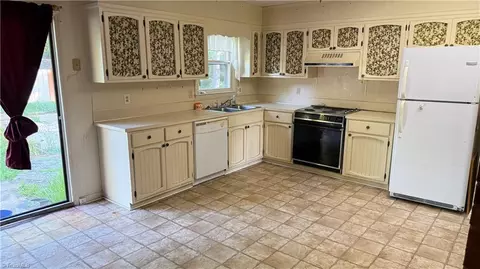 156 Michael Dr, Dobson, NC 27017 photo 10