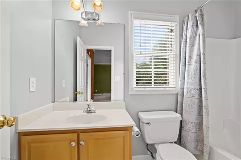 Bath - 601 Nova Ave, High Point, NC 27265 photo 4 of 5