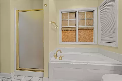 Bath - 601 Nova Ave, High Point, NC 27265 photo 2 of 5