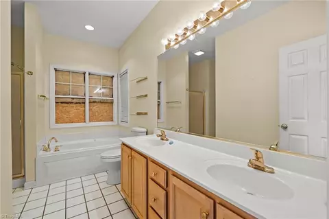 Bath - 601 Nova Ave, High Point, NC 27265 photo 1 of 5