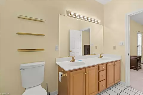 Bath - 601 Nova Ave, High Point, NC 27265 photo 3 of 5